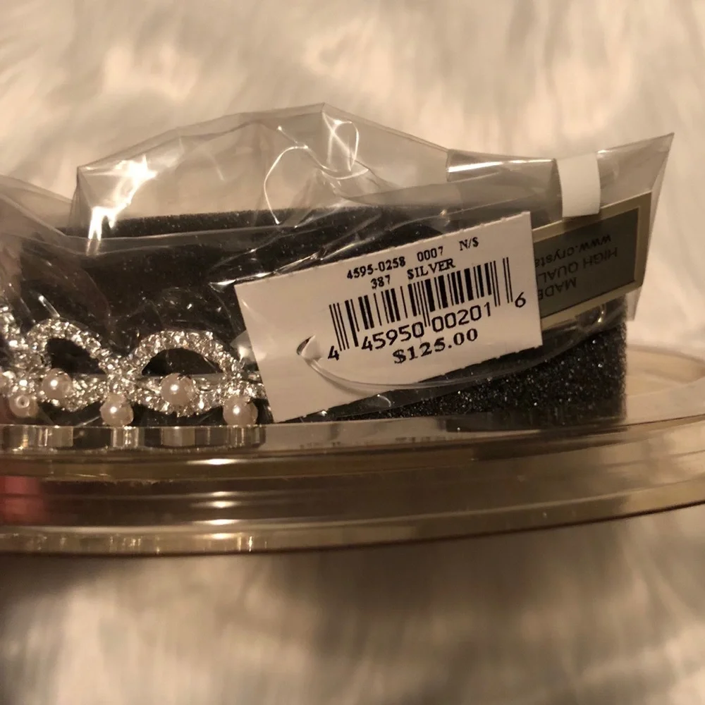 David’s Bridal Pearl & Rhinestone Tiara New in Box $125 Retail.